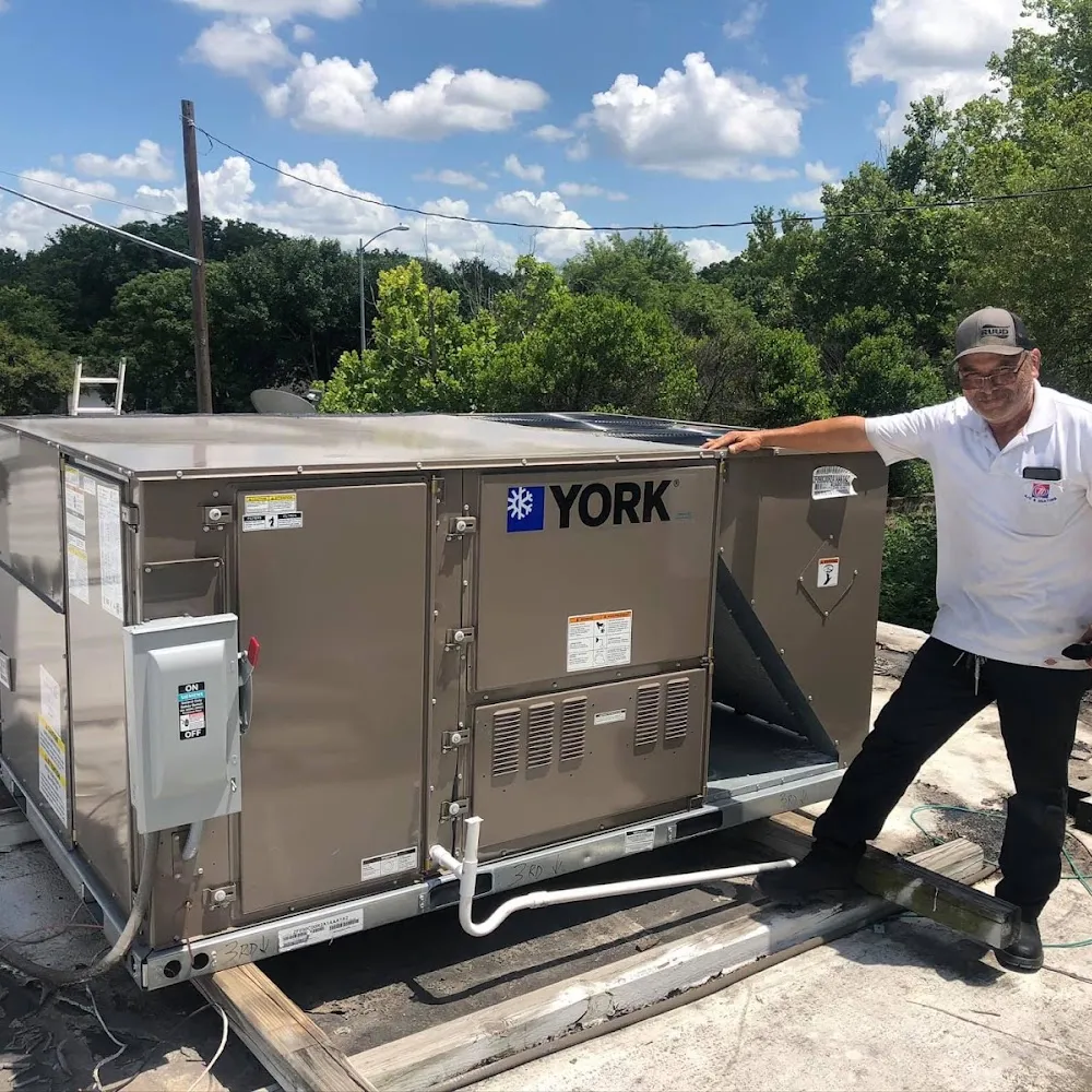 7 DAYS Air Conditioning & Heating — team or office photo